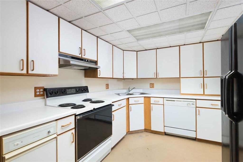 3330 S Norwood Avenue — photo 42