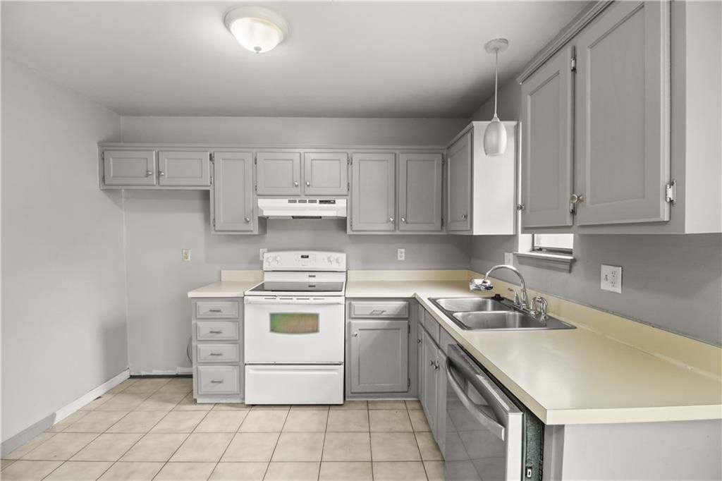 Photo 9 of 20 - 202 E Pacific Drive