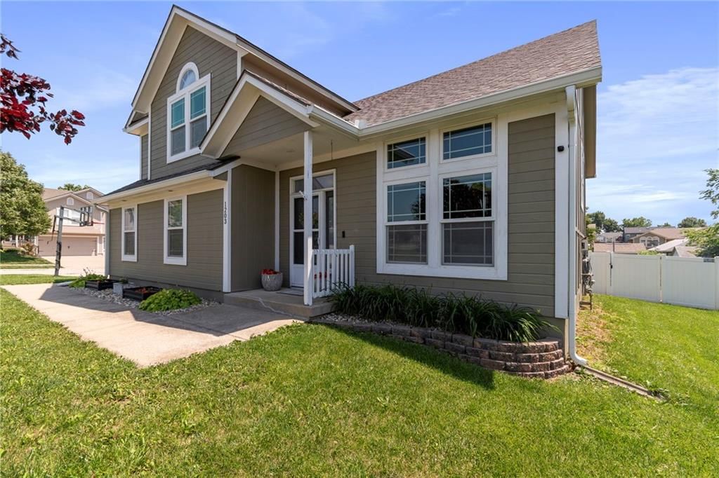 1203 Bradford Drive — photo 3