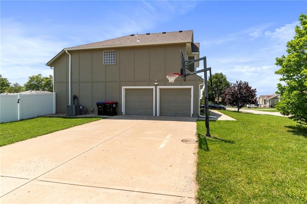 1203 Bradford Drive — photo 4