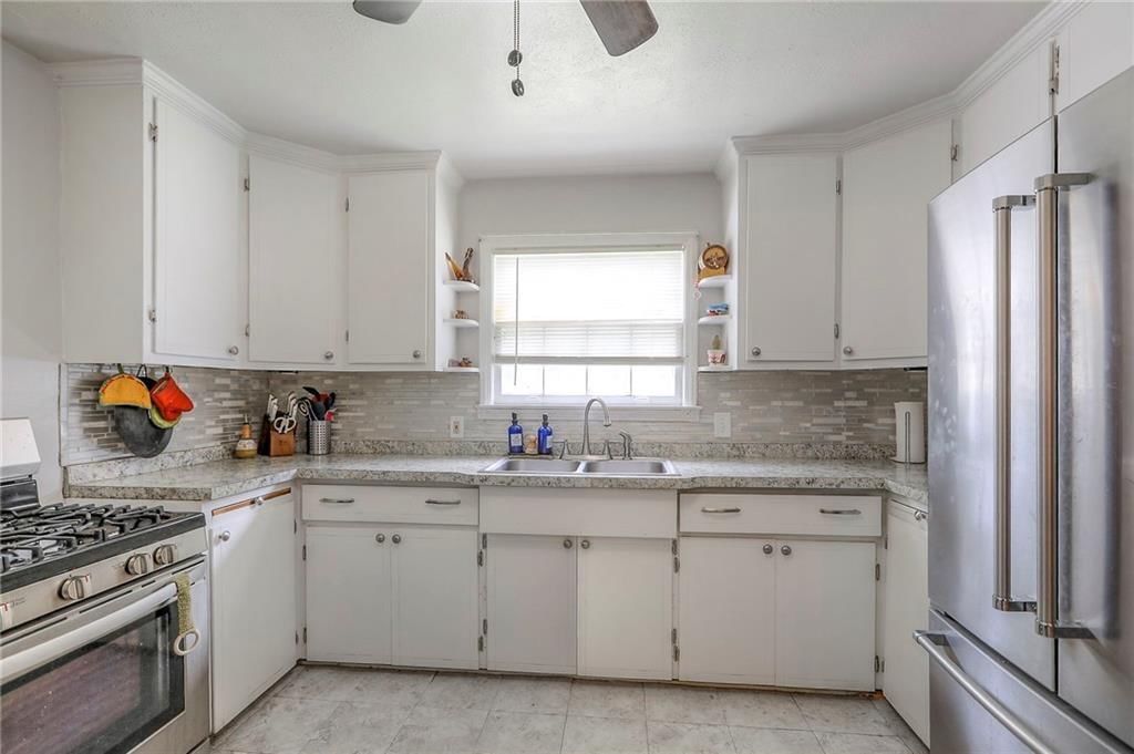 7700 Holmes Road — photo 8