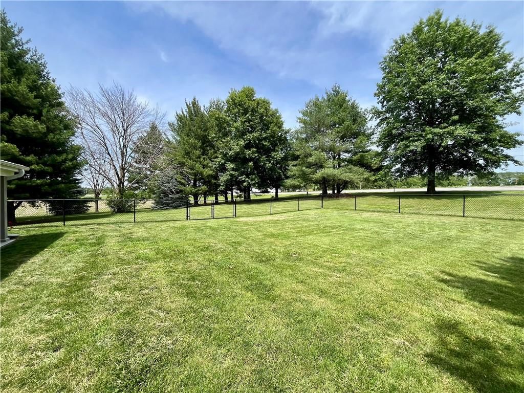 Photo 5 of 33 - 703 Edward Avenue