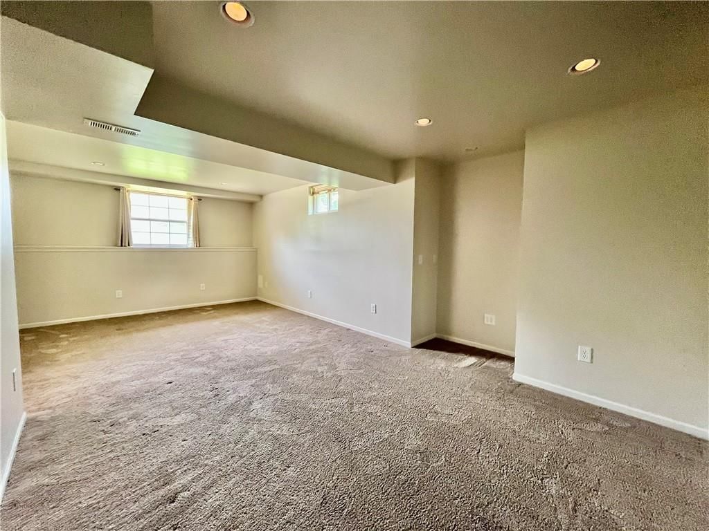 Photo 31 of 33 - 703 Edward Avenue