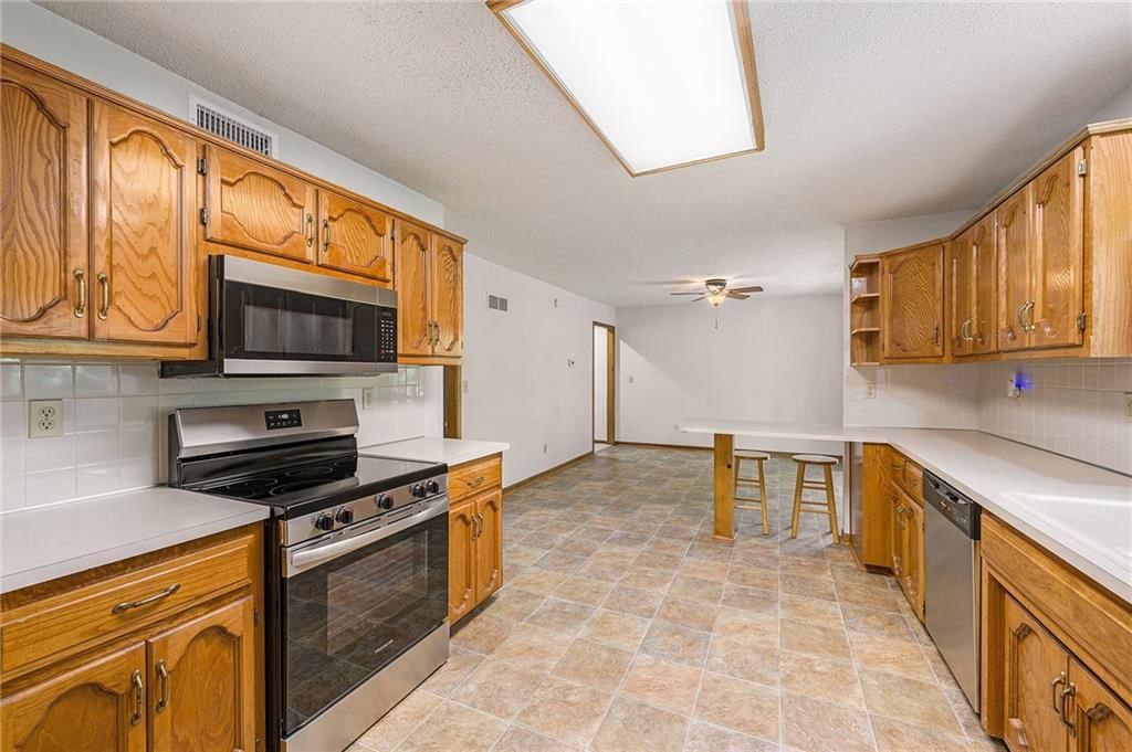 6134 N Mercier Street — photo 12