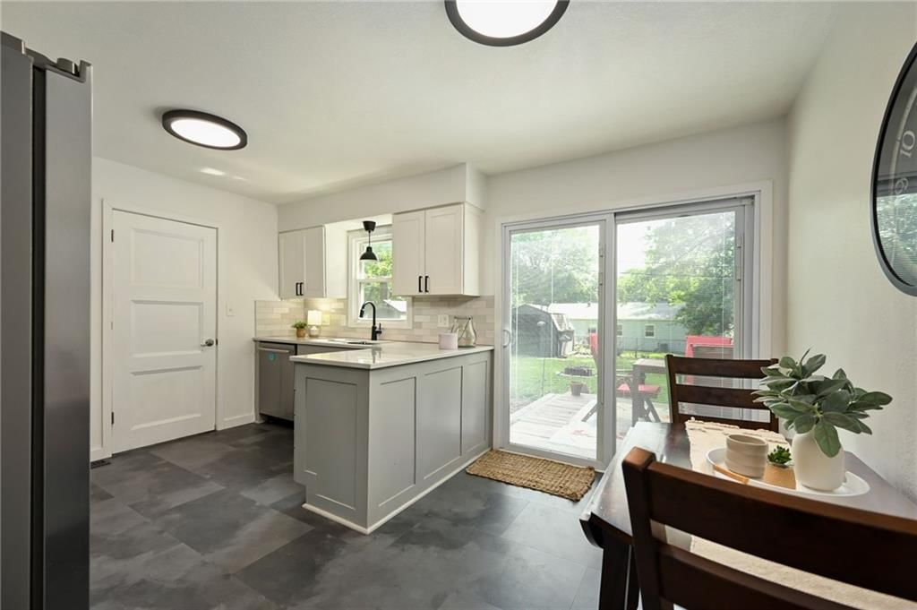 6217 Glenwood Street — photo 10