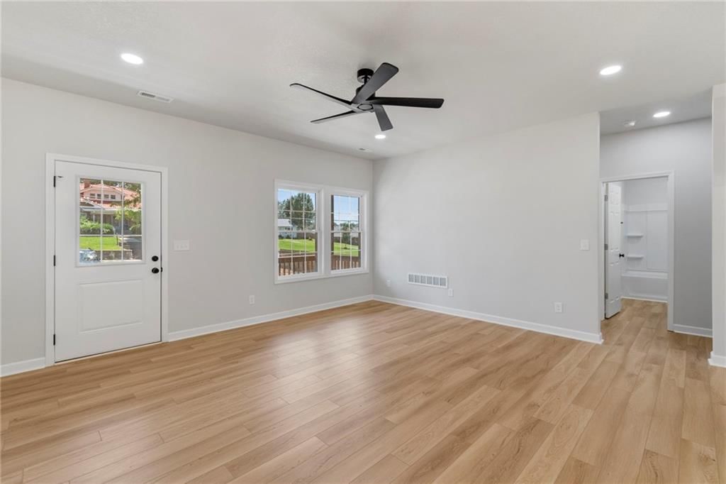 410 E Main Street — photo 7