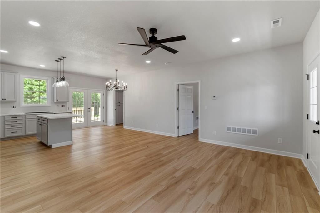 410 E Main Street — photo 10