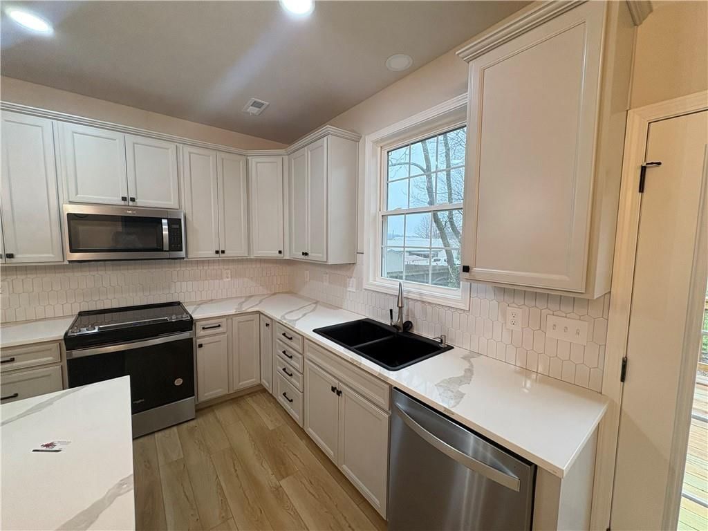 410 E Main Street — photo 17