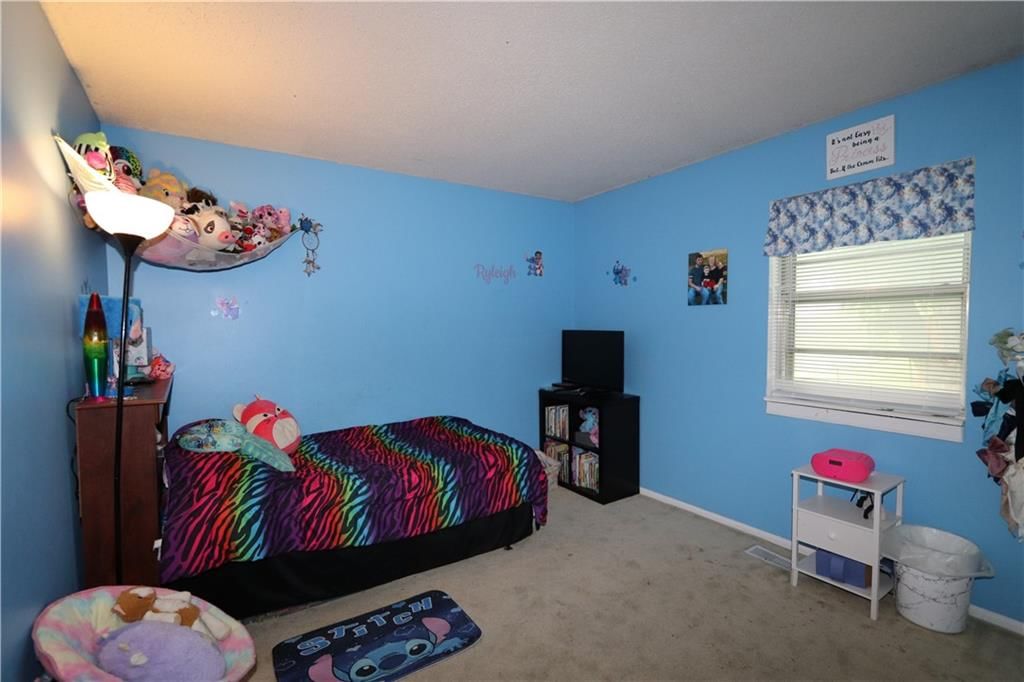 Photo 6 of 17 - 1429 S 6th Street