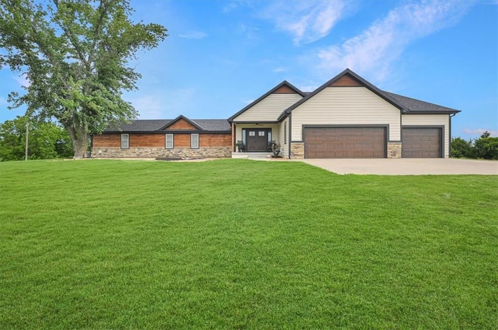 1217 S Desoto Road — photo 1