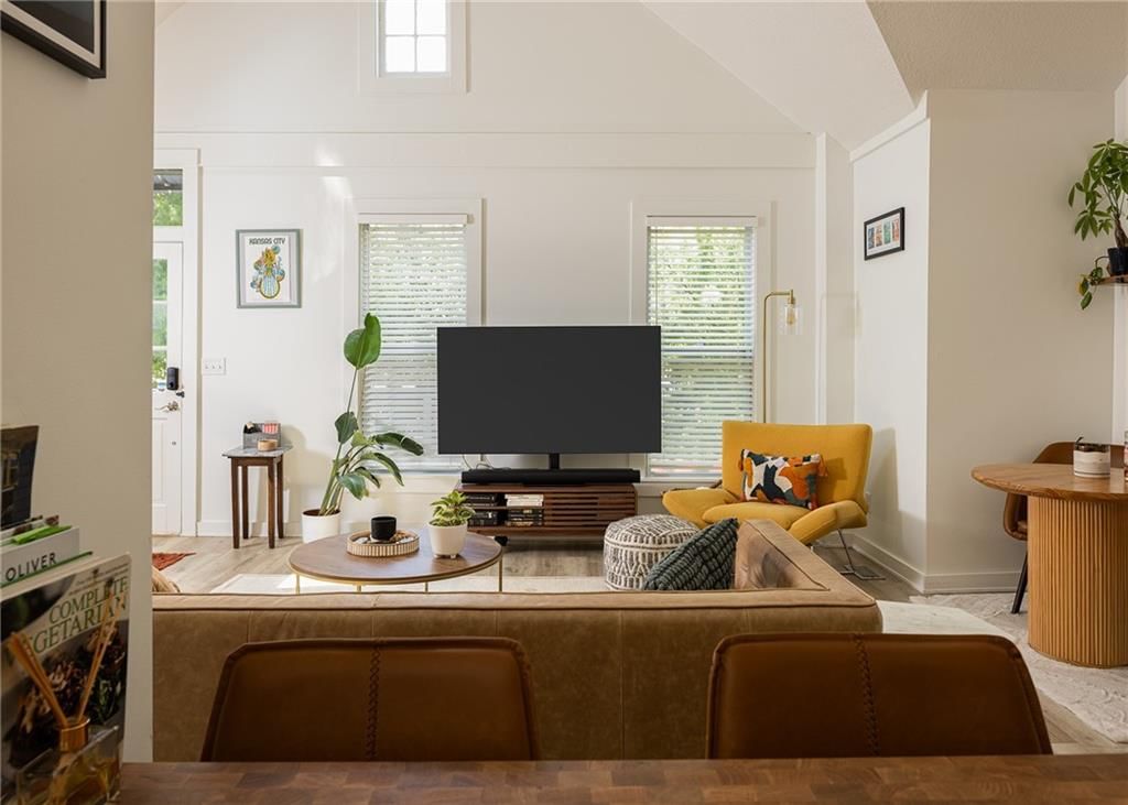 4017 Holmes Street — photo 8