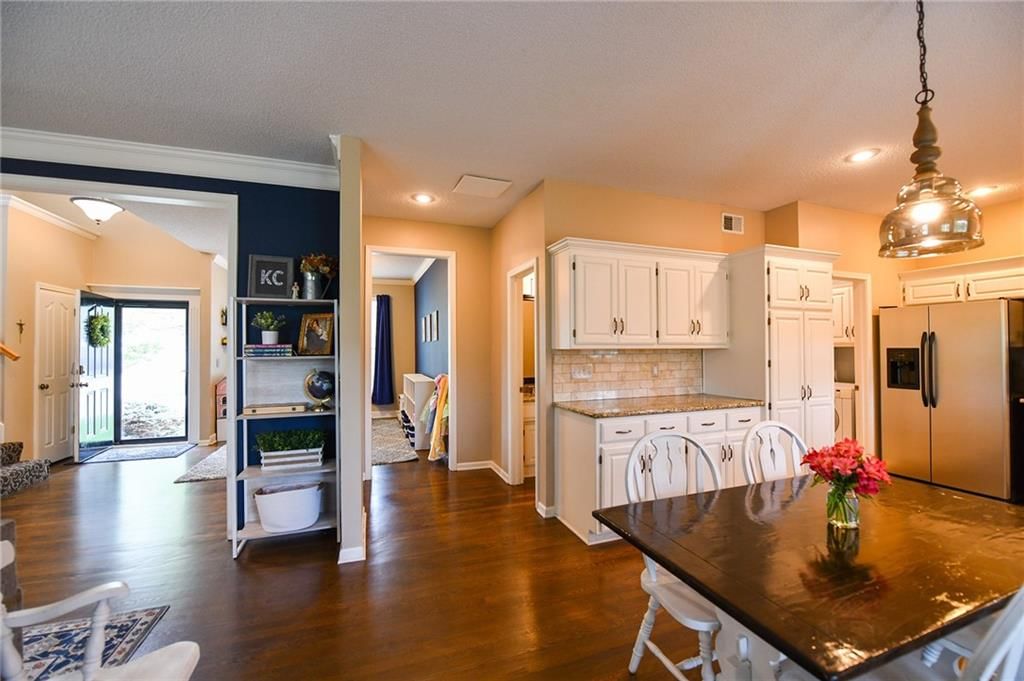 Photo 16 of 44 - 18825 W 117TH Street