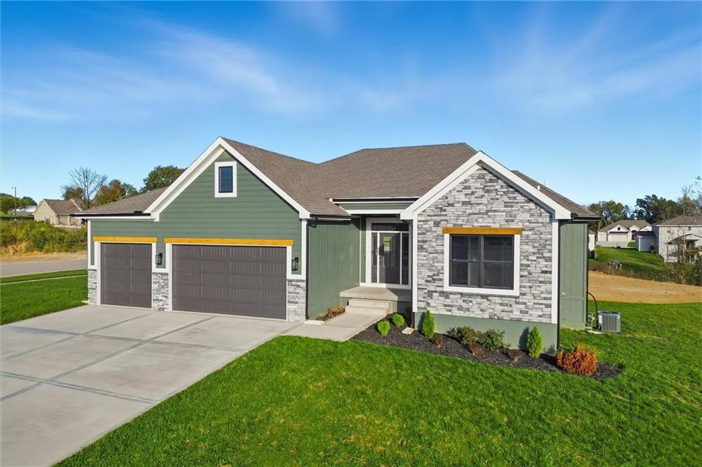 2101 Crooked Creek Drive — photo 2