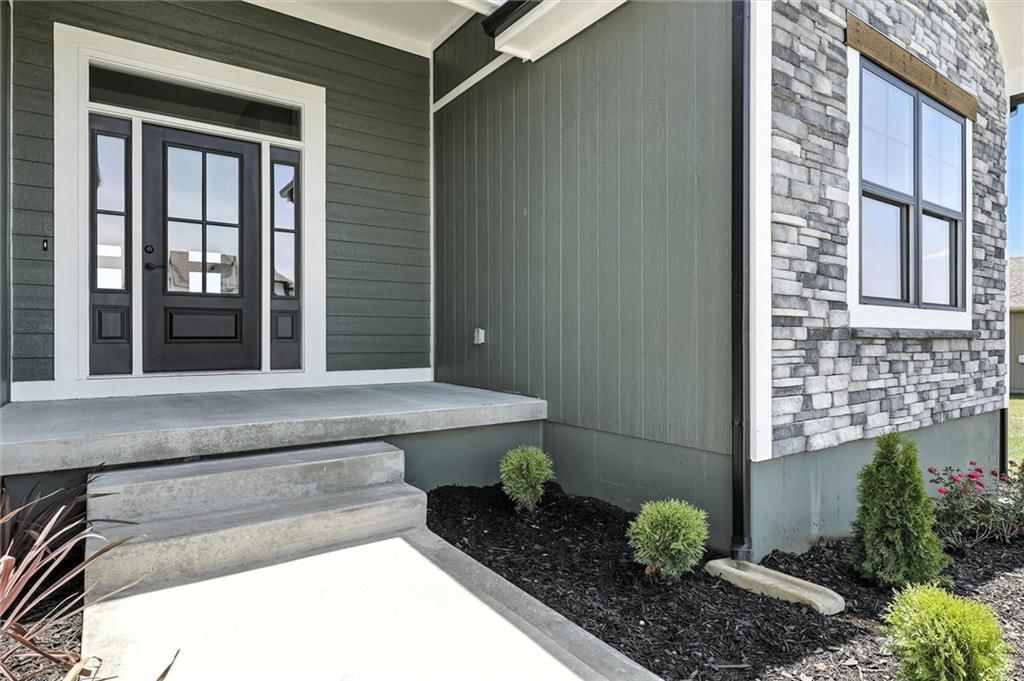 2101 Crooked Creek Drive — photo 5