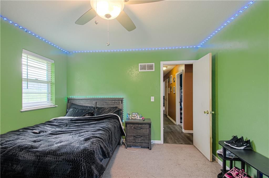 1907 N Plymouth Court — photo 10