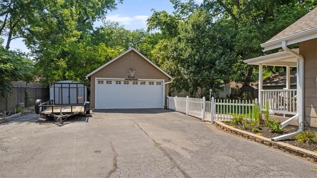 6424 Floyd Street — photo 20