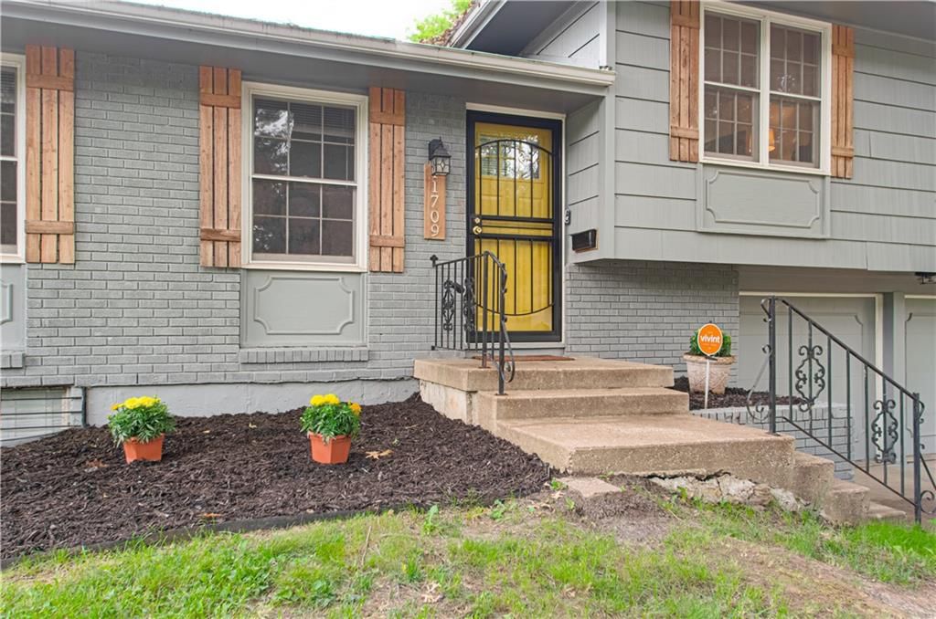 11709 Fuller Avenue — photo 2