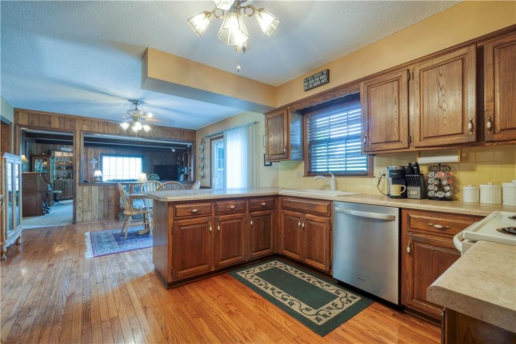 10712 Walmer Street — photo 10