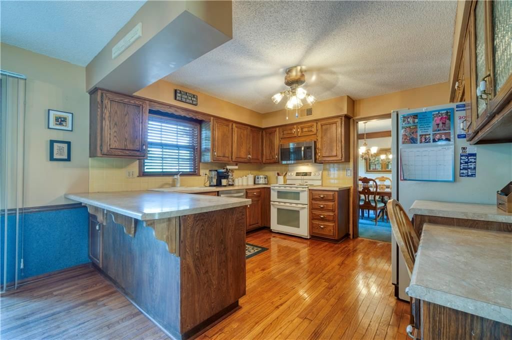 10712 Walmer Street — photo 11