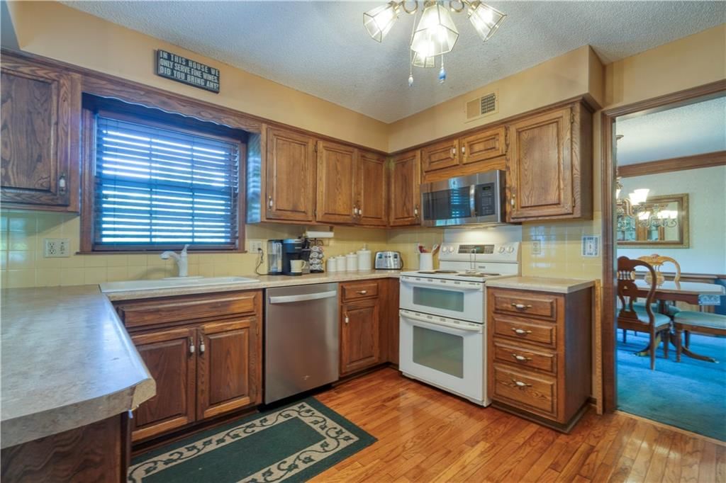 10712 Walmer Street — photo 13
