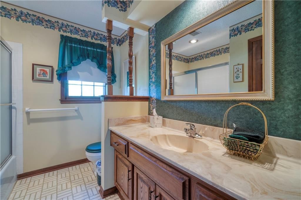 10712 Walmer Street — photo 28