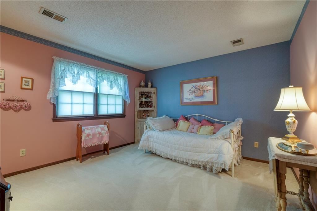 10712 Walmer Street — photo 29