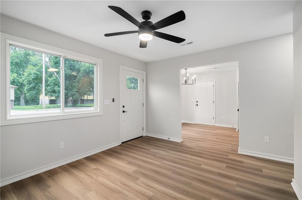 Photo 9 of 34 - 508 N Lincoln Street