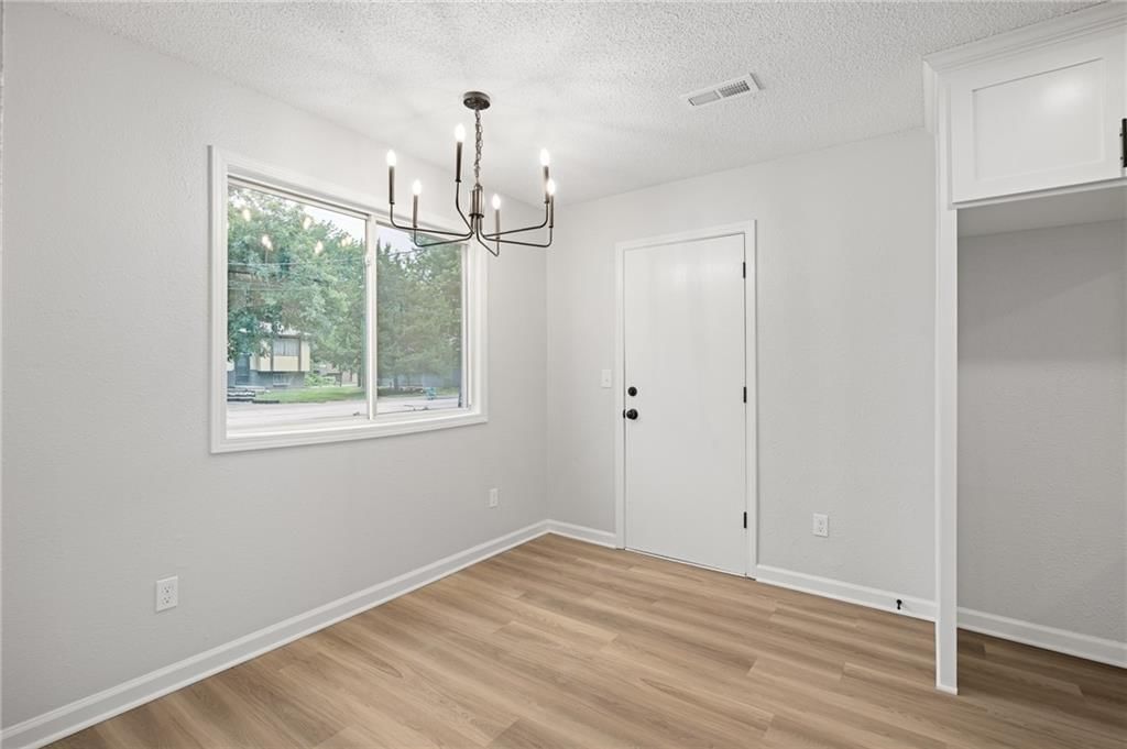 Photo 11 of 34 - 508 N Lincoln Street