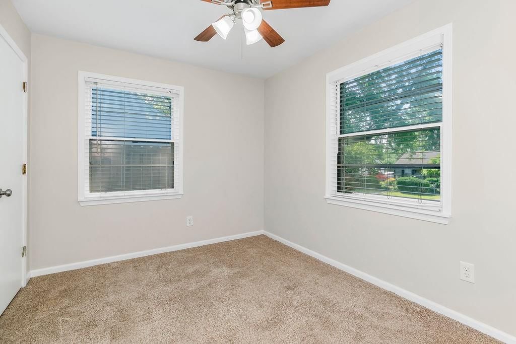 4926 Woodend Avenue — photo 9
