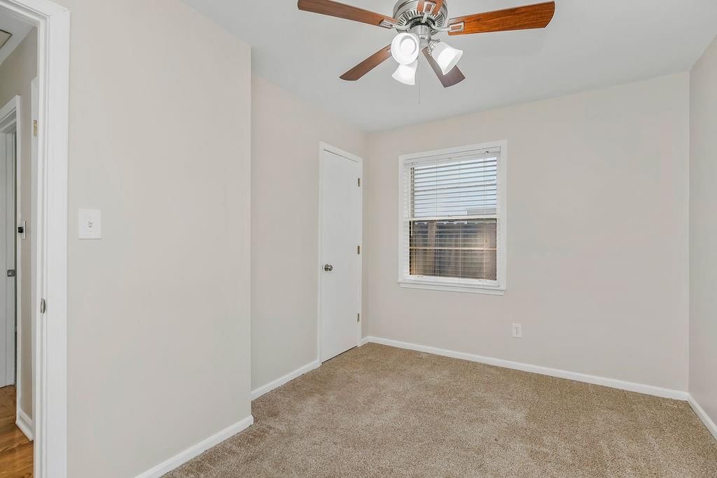 4926 Woodend Avenue — photo 10