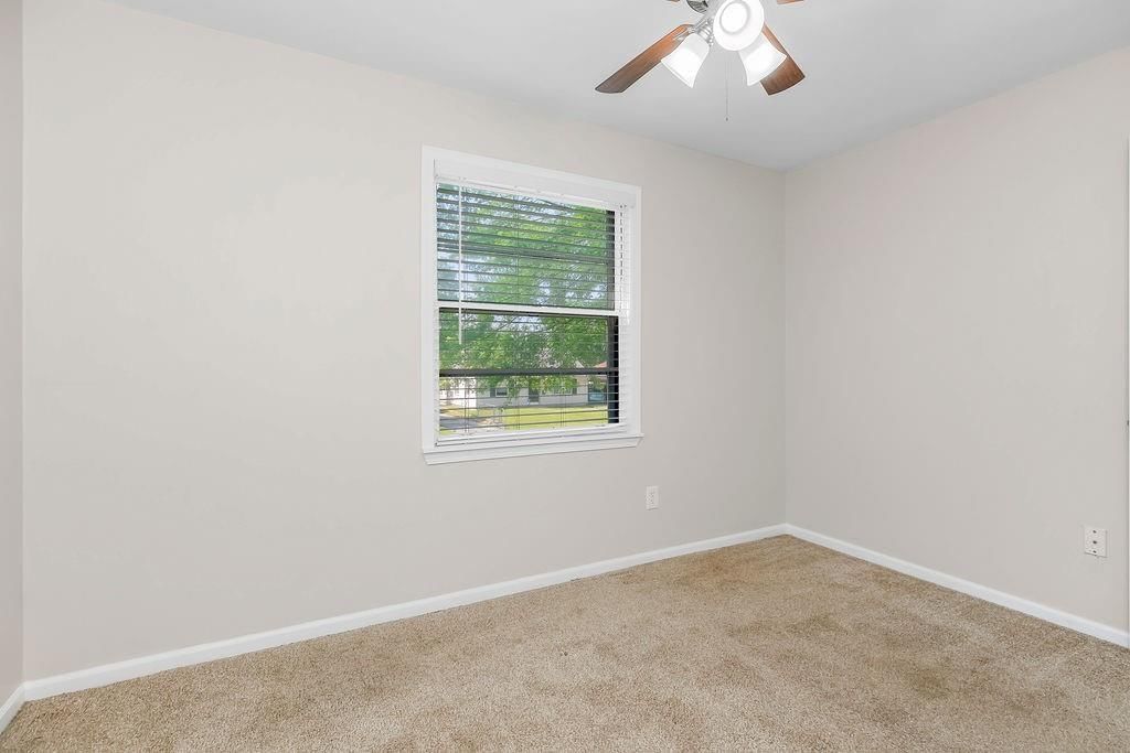 4926 Woodend Avenue — photo 11