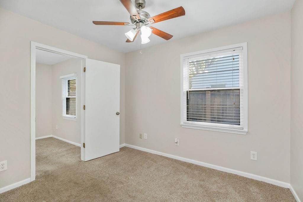 4926 Woodend Avenue — photo 14
