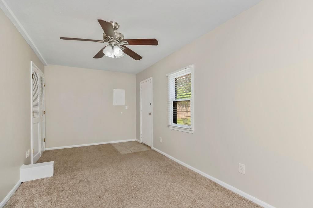 4926 Woodend Avenue — photo 15