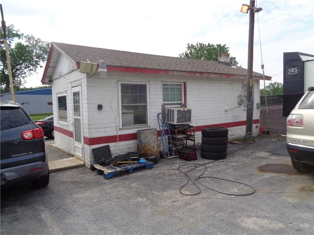 4305 NW Gateway Avenue — photo 3