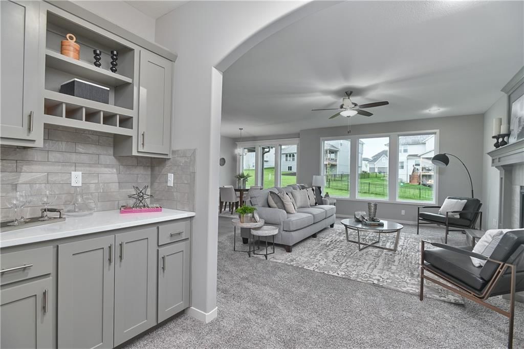 Photo 5 of 32 - 6102 Lewis Drive