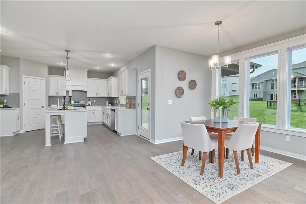 Photo 9 of 32 - 6102 Lewis Drive
