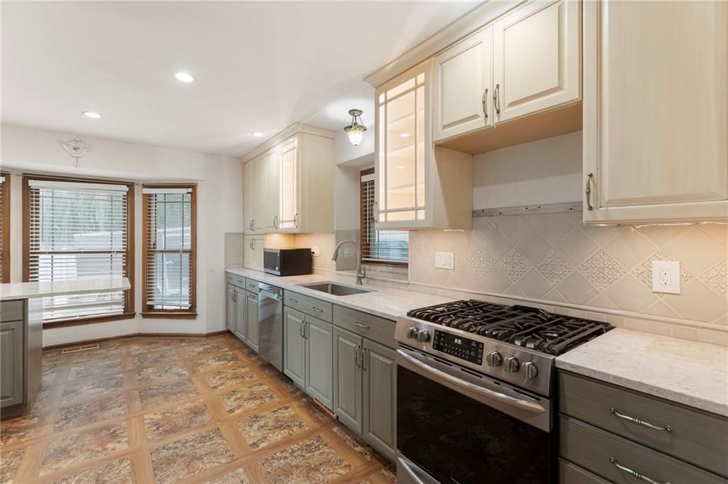 Photo 8 of 38 - 1769 Silkwood Lane