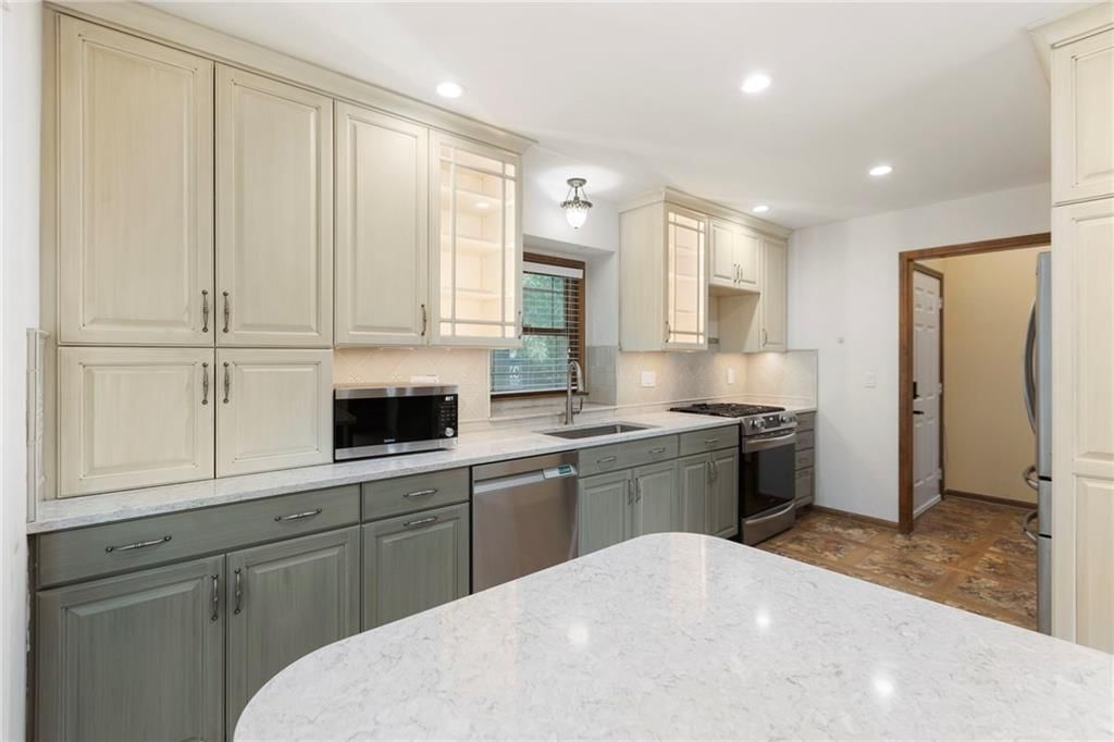 Photo 10 of 38 - 1769 Silkwood Lane