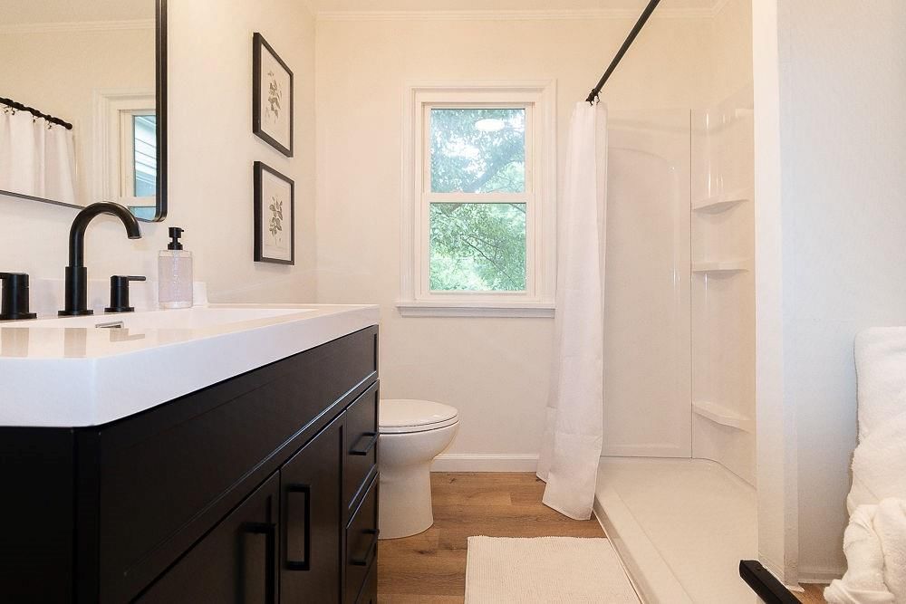 Photo 15 of 21 - 319 E 12TH Street