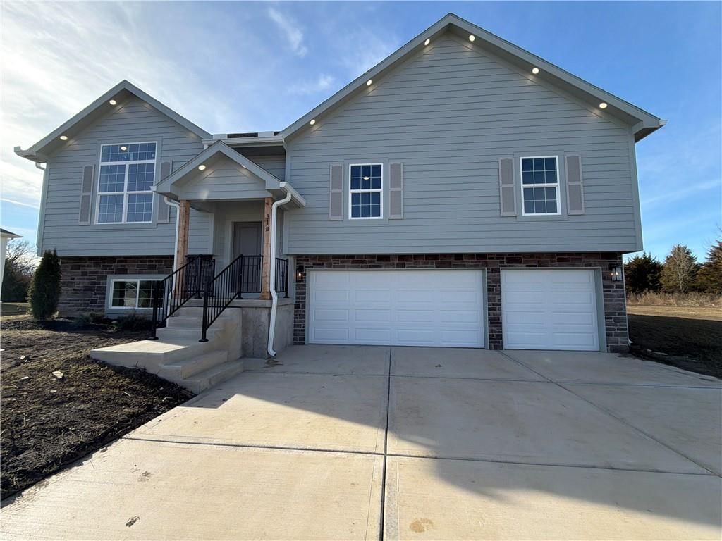 318 NE 51 Road, Warrensburg, MO