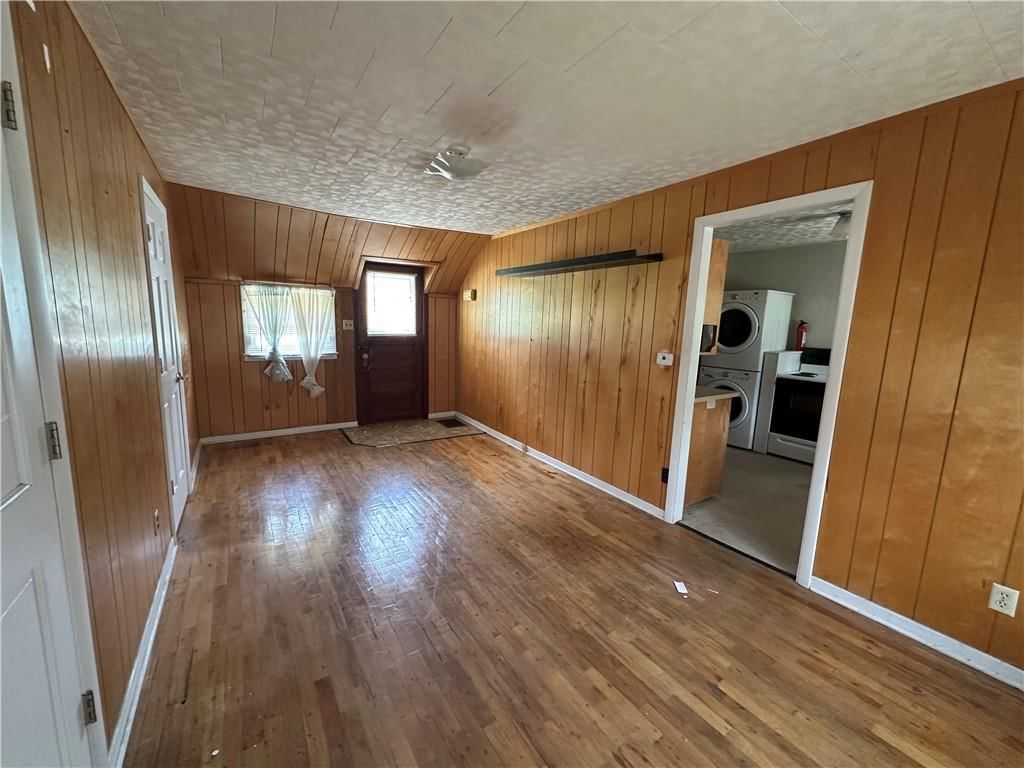 504 E 6th Street — photo 6