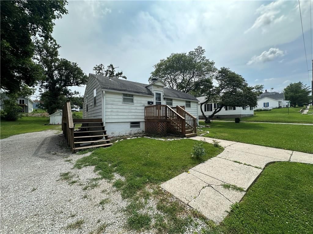 504 E 6th Street — photo 12