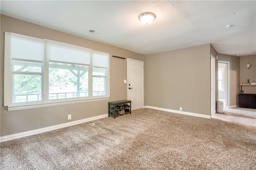735 Lakewood Road — photo 4