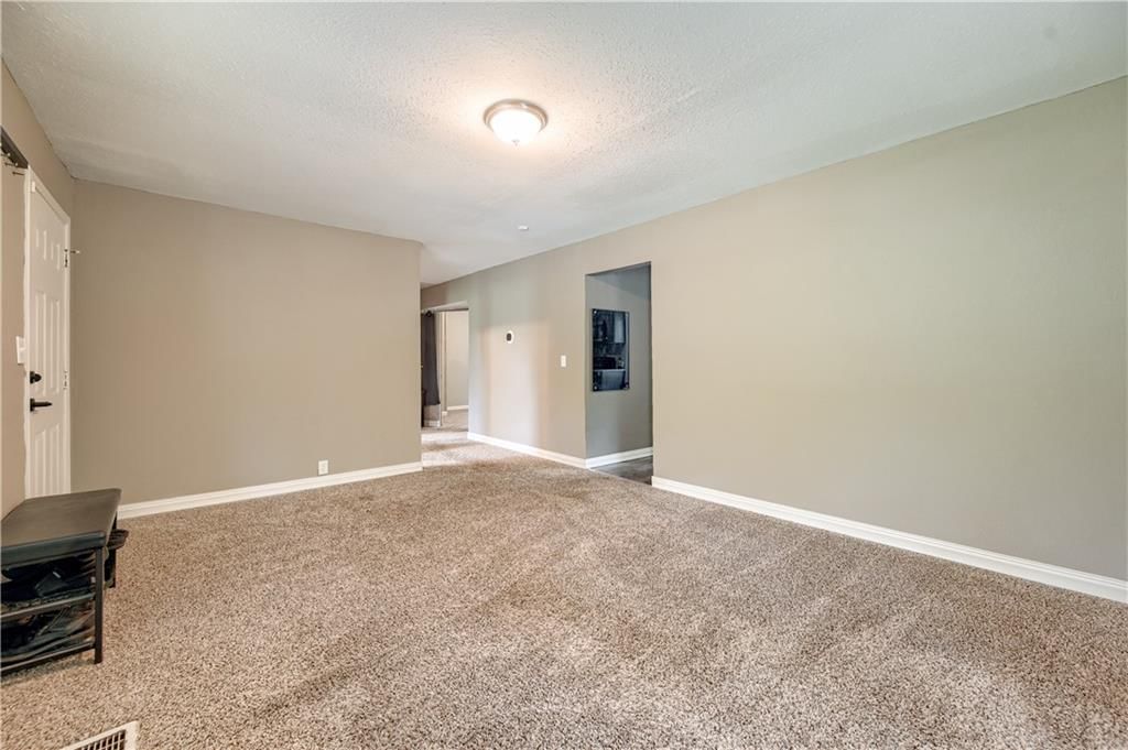735 Lakewood Road — photo 7