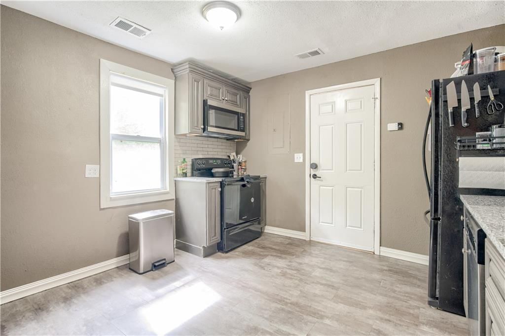 735 Lakewood Road — photo 8