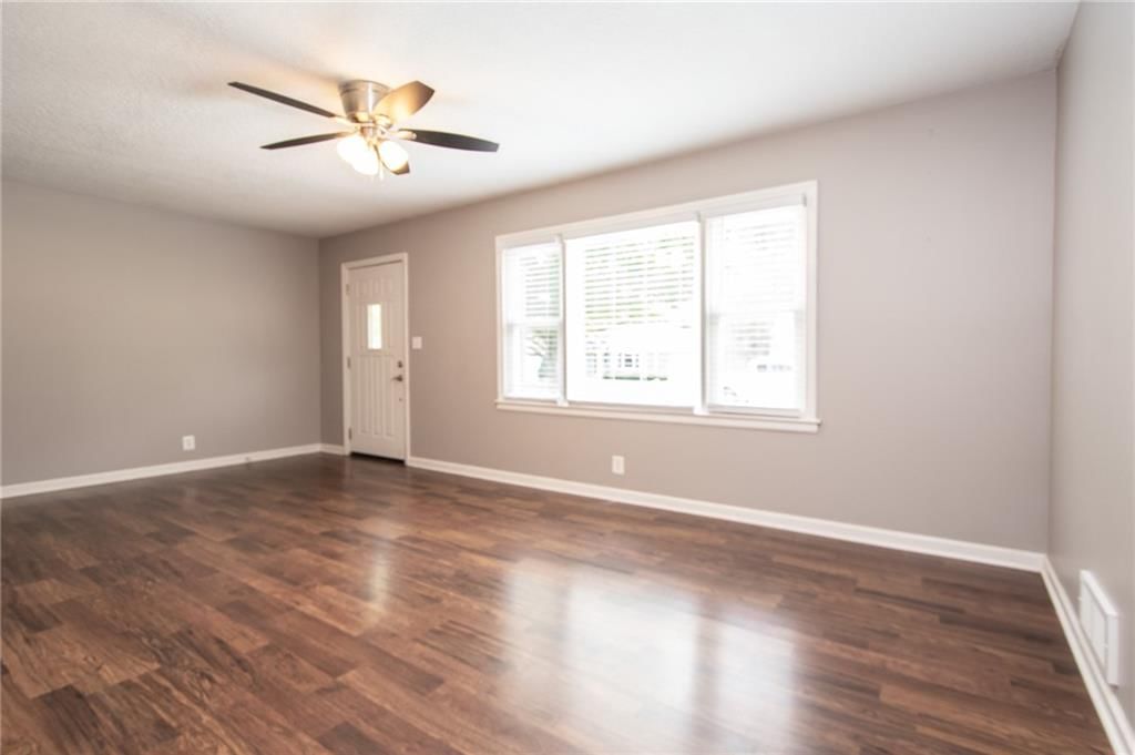 5625 Barton Lane — photo 4