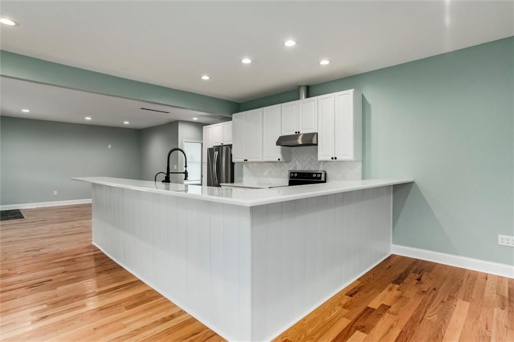 438 Lincoln Avenue — photo 9