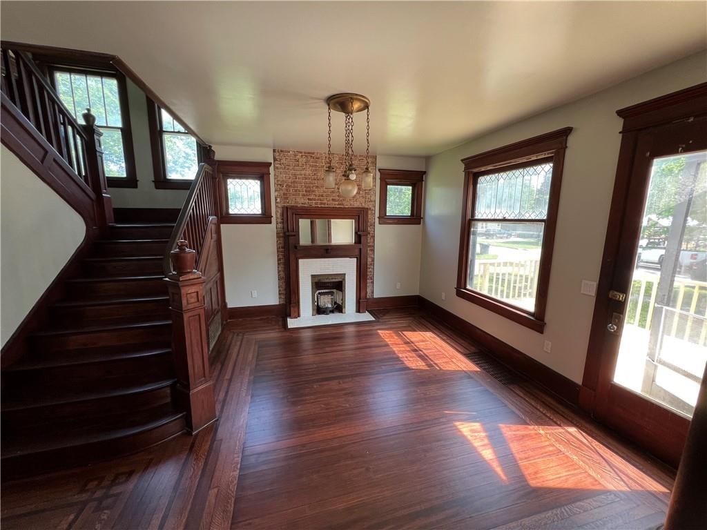 Photo 5 of 25 - 403 N Lincoln Street