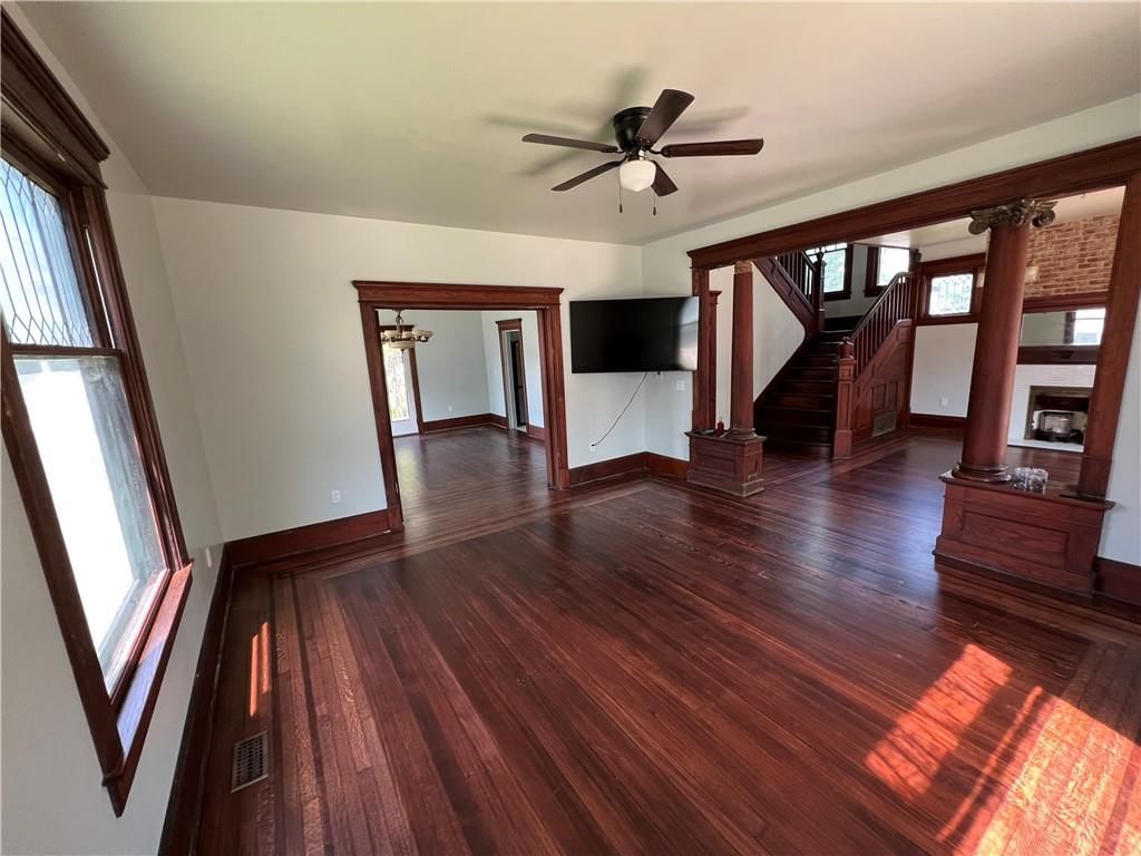 Photo 7 of 25 - 403 N Lincoln Street