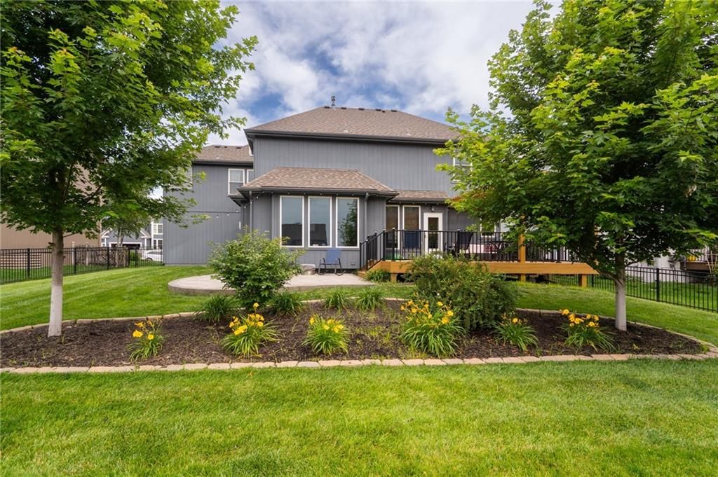 Photo 5 of 61 - 22833 W 44th Street